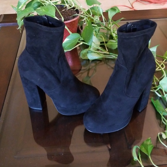Steve Madden Black Booties - Picture 2 of 7